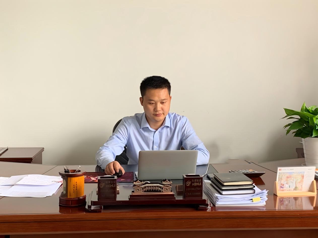 三峰透平總經(jīng)理熊自強(qiáng)被評(píng)為“隨州市勞動(dòng)模范和先進(jìn)工作者”