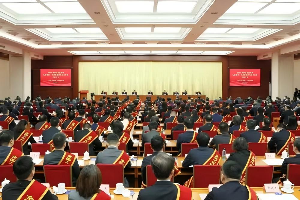 三峰透平董事長(zhǎng)熊俊杰榮獲“全國(guó)工業(yè)和信息化系統(tǒng)勞動(dòng)模范”稱(chēng)號(hào)！